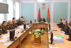 Александр Лукашенко во время доклада о направлениях строительства Вооруженных Сил