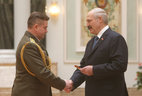 Alexander Lukashenko presents major general’s shoulder boards to Vyacheslav Yezersky