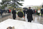 Alexander Lukashenko lays a wreath at the Memorial of the Heroes Killed for the Unity of Georgia