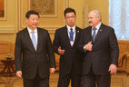 Александр Лукашенко на встрече с Председателем Китайской Народной Республики Си Цзиньпином в узком составе