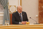 Александр Лукашенко во время встречи с Председателем Китайской Народной Республики Си Цзиньпином в узком составе