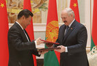 The agreement on friendship and cooperation between the Republic of Belarus and the People’s Republic of China is signed after the official negotiations between Alexander Lukashenko and Xi Jinping in Minsk