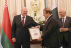 Alexander Lukashenko presents a certificate for a Belarus tractor assembled in Pakistan to Nawaz Sharif