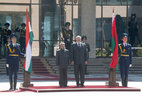 Церемония официальной встречи Президента Республики Индия Пранаба Мукерджи 
состоялась во Дворце Независимости