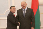 Alexander Lukashenko receives credentials from Ambassador Extraordinary and Plenipotentiary of Uruguay to Belarus (on concurrent) Anibal Cabral Segalerba