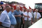 Alexander Lukashenko visits the engine yard of OAO Belovezhsky