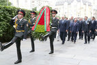Alexander Lukashenko laid a wreath at the Tomb of the Unknown Soldier in Kyiv