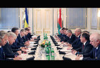 At the extended negotiations with Ukraine President Viktor Yanukovych