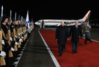 Президент Беларуси Александр Лукашенко прибыл с официальным визитом в Российскую Федерацию. Самолет с главой белорусского государства на борту приземлился в аэропорту Внуково