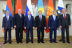 Участники заседания Высшего Евразийского экономического совета в расширенном составе