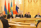 Александр Лукашенко во время заседания Высшего Евразийского экономического совета в расширенном составе