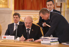 Александр Лукашенко во время заседания Высшего Евразийского экономического совета в расширенном составе