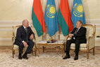 Президент Беларуси Александр Лукашенко на встрече с Президентом Казахстана Нурсултаном Назарбаевым