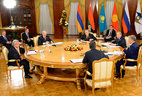 Президент Беларуси Александр Лукашенко принял участие в заседании Высшего евразийского экономического совета в узком составе