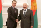 Alexander Lukashenko receives credentials of Australia Ambassador Peter Martin Tesh