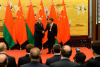 Belarus President Alexander Lukashenko awards the Order for Strengthening Peace and Friendship to China President Xi Jinping