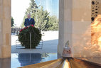 Belarus President Alexander Lukashenko lays a wreath at the memorial in Martyrs’ Lane in Baku