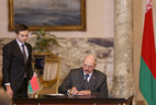 Alexander Lukashenko signs a joint declaration after the talks with Egypt President Abdel Fattah el-Sisi