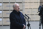 Александр Лукашенко во время встречи с работниками предприятий компании "Кроноспан"