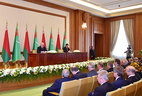 Belarus President Alexander Lukashenko and Turkmenistan President Gurbanguly Berdimuhamedow during the meeting with mass media representatives
