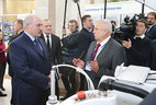 Alexander Lukashenko is made familiar with the exposition of R&D products at the National Academy of Sciences of Belarus