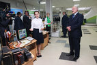 Президент Беларуси Александр Лукашенко и школьница Маргарита Козлова