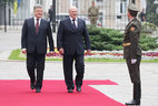 Церемония официальной встречи Президента Беларуси Александра Лукашенко с участием военнослужащих роты почетного караула