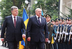 Belarus President Alexander Lukashenko and Ukraine President Petro Poroshenko during an official welcome ceremony