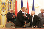 Belarus President Alexander Lukashenko and Ukraine President Petro Poroshenko at the ceremony of signing bilateral documents