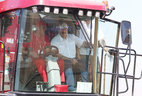 Alexander Lukashenko took a ride in a grain harvester in Orsha District