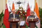 Belarus President Alexander Lukashenko and Indian Prime Minister Narendra Modi during the meeting with mass media representatives