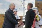 Alexander Lukashenko presented awards to winners of the 2013 nationwide harvesting competition