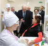Александр Лукашенко во время посещения центральной районной больницы в Буда-Кошелево