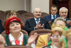 Александр Лукашенко во время посещения Дома культуры