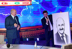 Журналисты подарили Александру Лукашенко портрет, созданный из его же слов