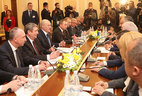 Переговоры с Президентом Молдовы Игорем Додоном в расширенном формате