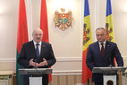 Президент Беларуси Александр Лукашенко и Президент Молдовы Игорь Додон во время встречи с представителями СМИ