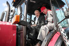 Президент Беларуси Александр Лукашенко за рулем трактора