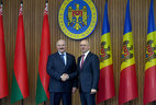 Президент Беларуси Александр Лукашенко и Премьер-министр Молдовы Павел Филип