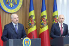 Президент Беларуси Александр Лукашенко и Премьер-министр Молдовы Павел Филип на встрече с представителями СМИ