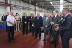 Александр Лукашенко во время посещения Оршанского инструментального завода