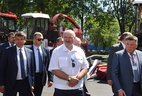 Александр Лукашенко во время посещения ОАО "Гомсельмаш"