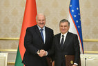 Belarus President Alexander Lukashenko and Uzbekistan President Shavkat Mirziyoyev sign a joint statement