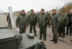 Александр Лукашенко ознакомился с современными образцами военной техники