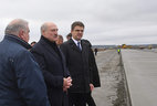 Alexander Lukashenko examines the progress made in the reconstruction of an airport in Bolbasovo