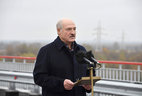 Александр Лукашенко во время церемонии открытия моста