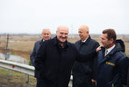 Александр Лукашенко пообщался с представителями трудовых коллективов дорожных организаций, которые участвовали в возведении моста