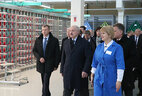 Александр Лукашенко во время посещения Оршанского льнокомбината