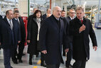Александр Лукашенко во время посещения Оршанского льнокомбината