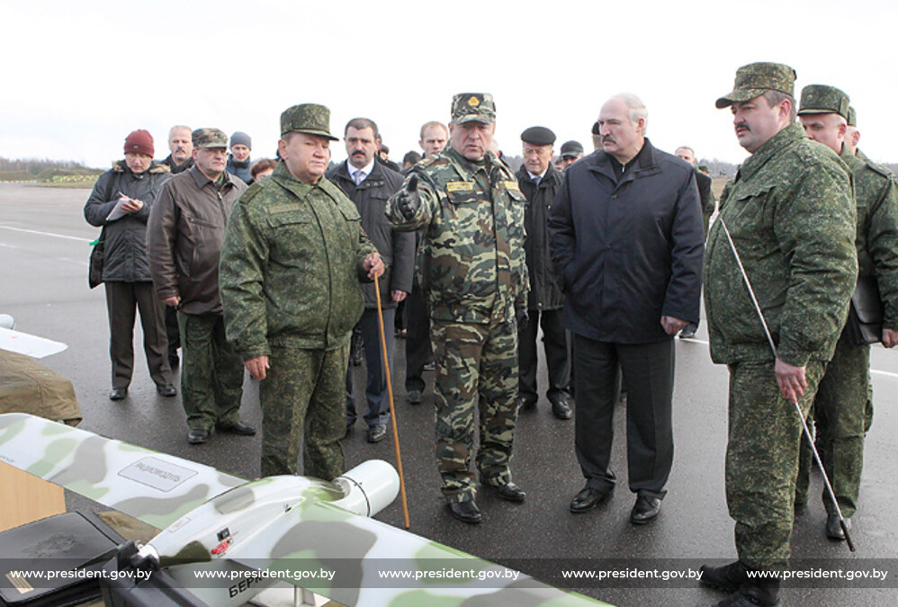 alexander lukashenko military uniform